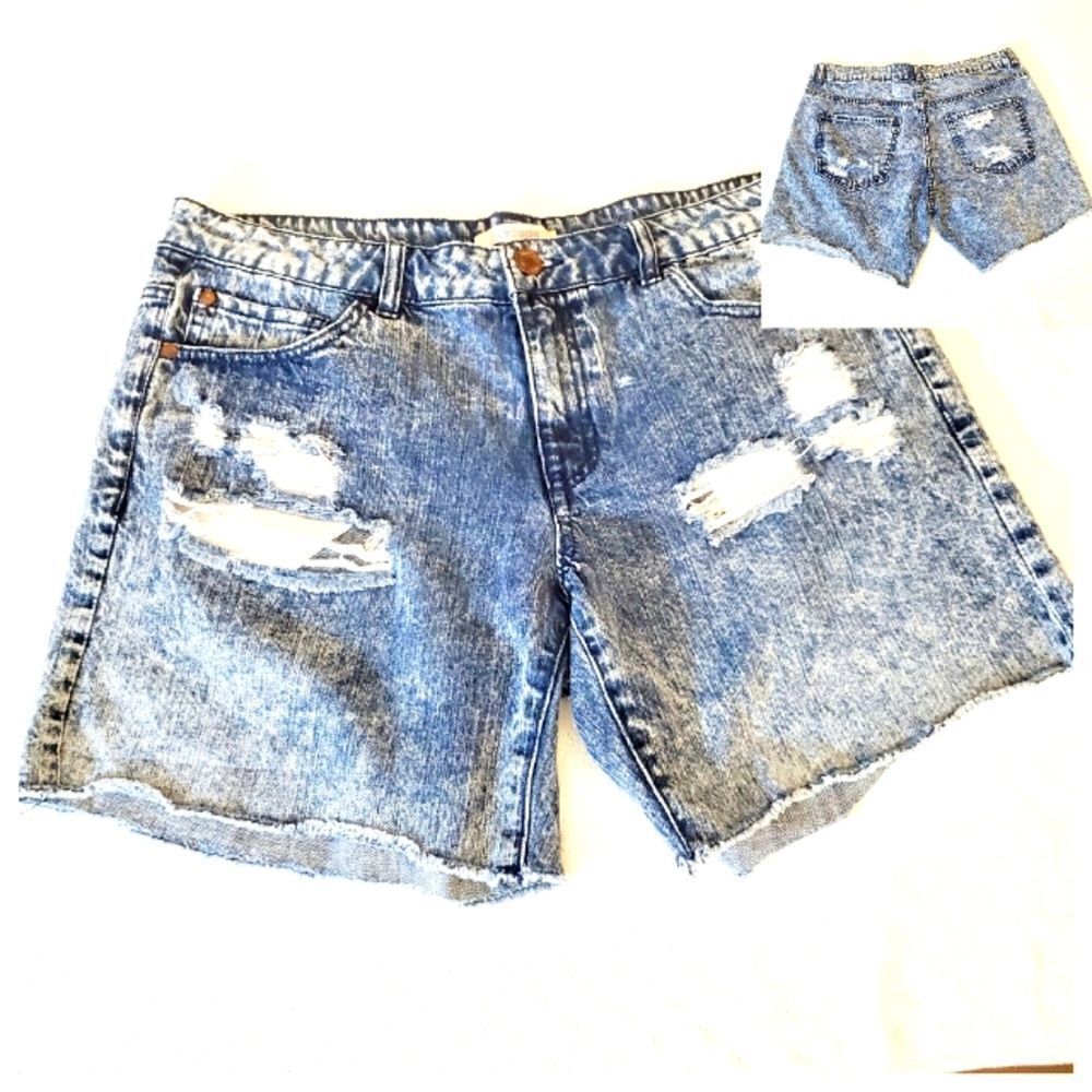 Refuge Acid Distressed Jean Shorts Size 12